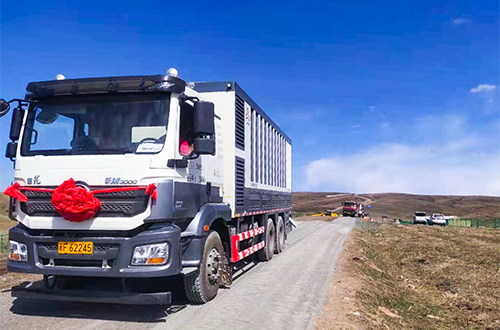 九州陸達(dá)牌粉料撒布車助力新疆道路建設(shè)