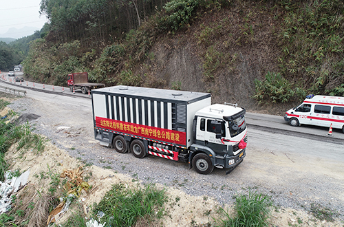 九州陸達牌粉料撒布車助力廣西道路建設