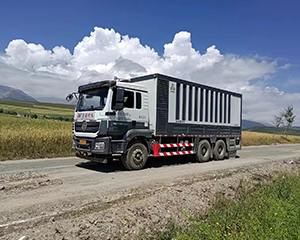 九州陸達(dá)牌粉料撒布車(chē)助力青海道路建設(shè)